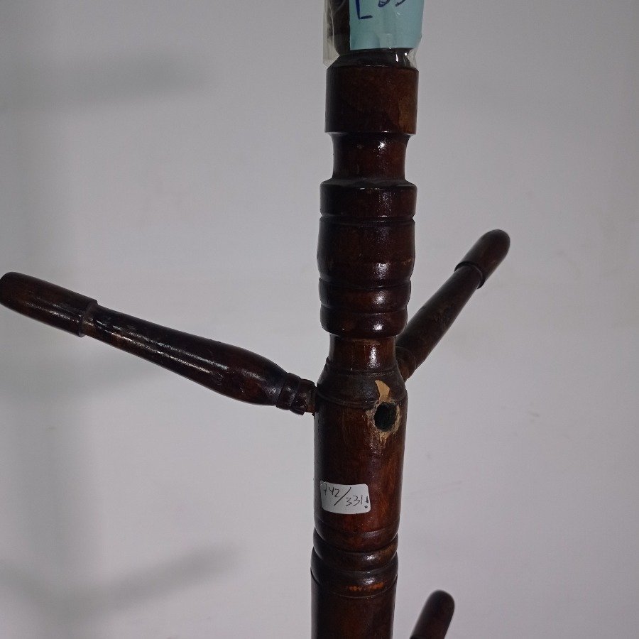Perchero en madera con capacidad para ocho perchas - imagen 3