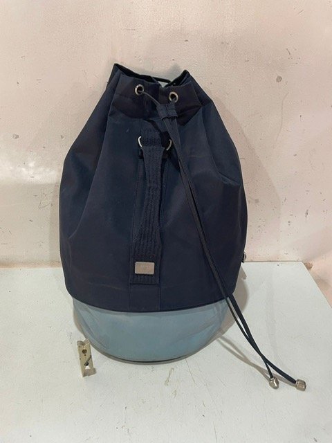 Lote siguiente: Bolsa BOSS sin uso en buen estado