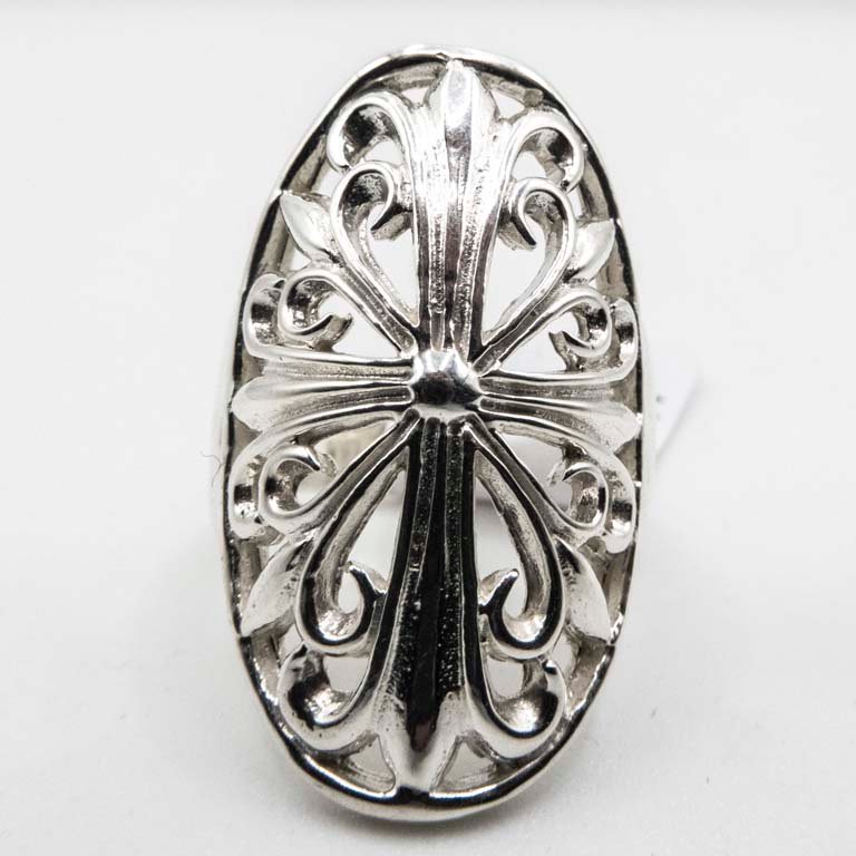 Anillo Ovalado de Plata con Diseño Calado