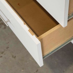 Cajonera de MDF Melamínico Blanca y Marrón con Tres Cajones - imagen 3