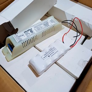 Kit de 27 Luces de Emergencia y Carteles de Salida - imagen 4