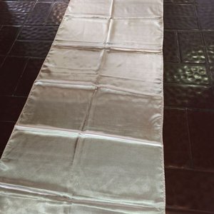 Lote siguiente: 16 Caminos de Mesa Color Salmón Satinados