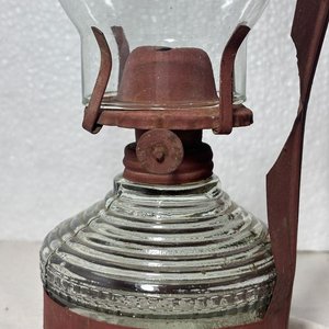 Antiguo Farol de Vidrio con Base Texturizada - imagen 2