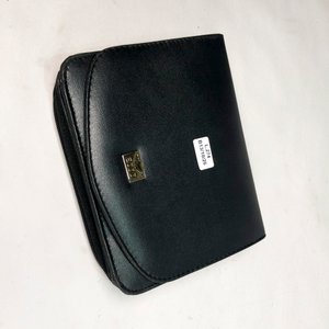Cartera Negra para Dama con Detalle Metálico y Cierre - imagen 2
