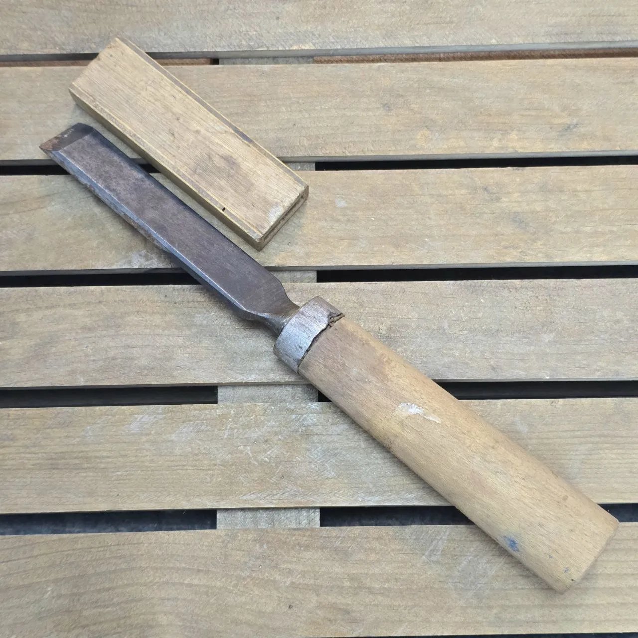 Lote anterior: Chisela de madera con cuchilla metálica