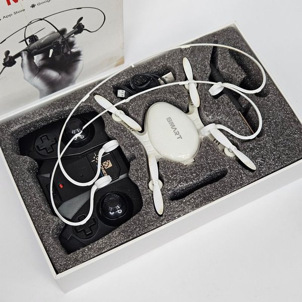 Dron en su caja con cargador - imagen 2