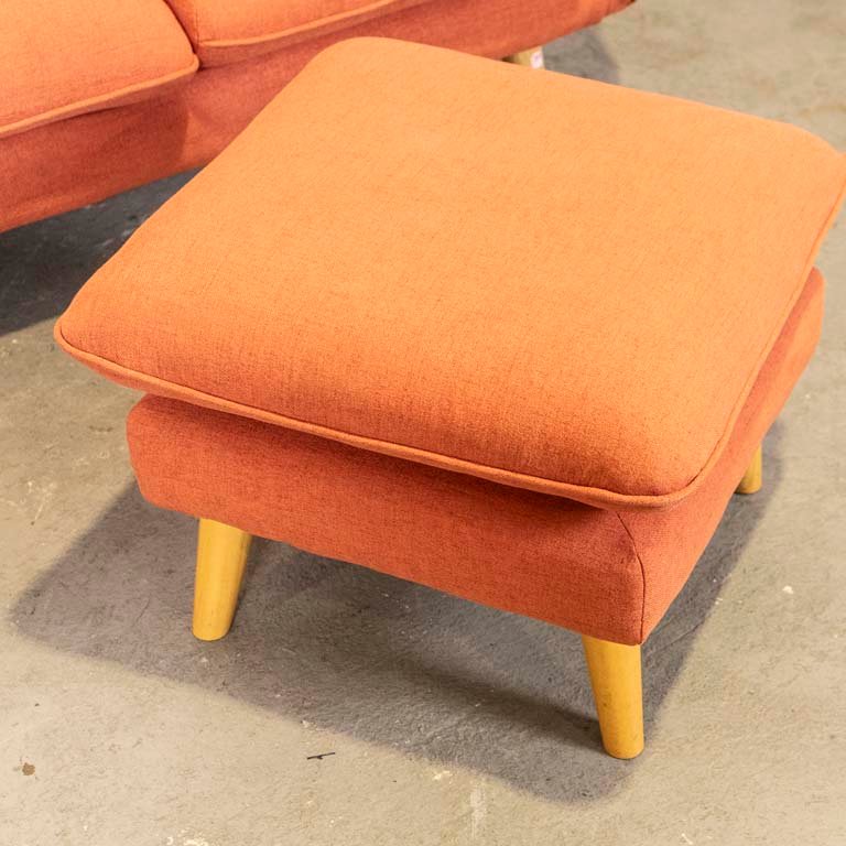 Sofá de dos cuerpos y banqueta para decorar tu hogar - imagen 3