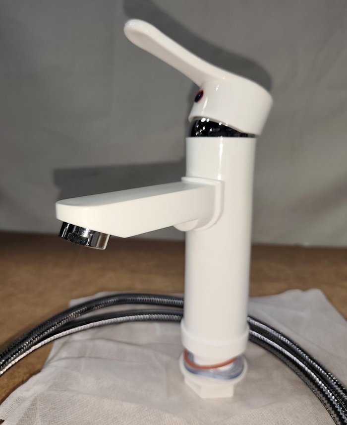 Caddy de ducha en PVC con accesorios, ideal para áreas con agua dura - imagen 4