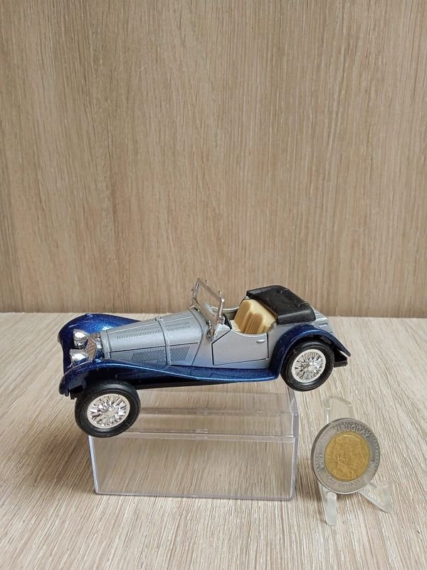 Lote siguiente: Jaguar SS100 en escala 1/36 de metal