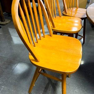 Lote anterior: Juego de Sillas de Madera Estilo Windsor