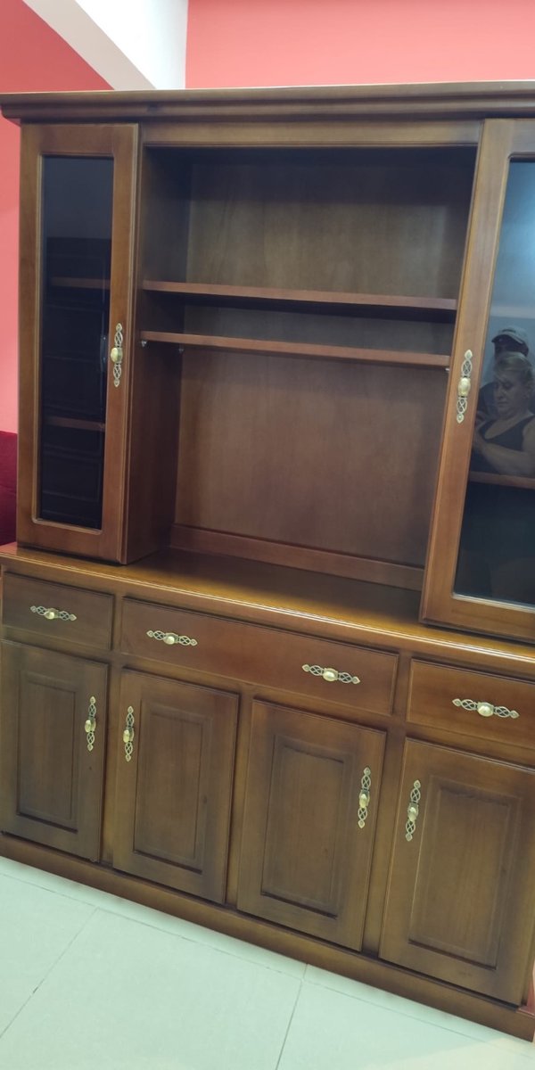 Mueble Modular de Madera Oscura con Puertas de Vidrio