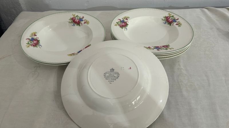 Lote anterior: Platos de mesa Staffordshire de porcelana