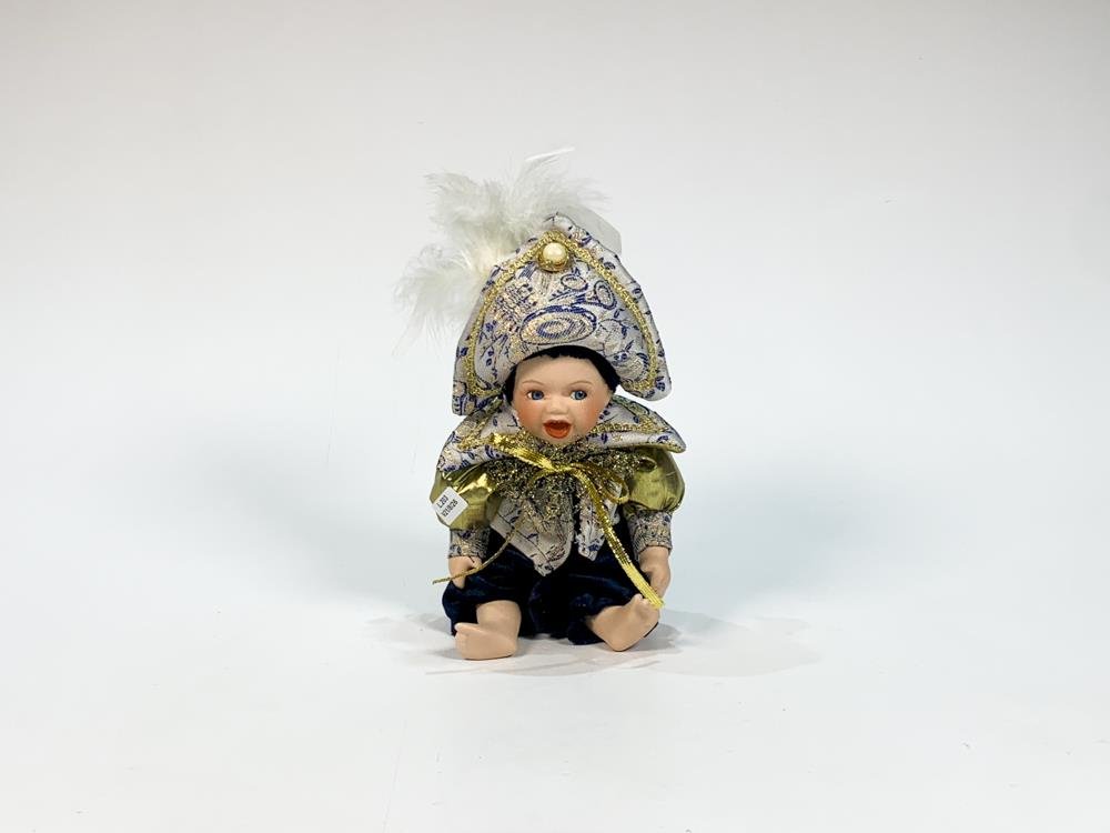 Muñeca Moderna de Porcelana con Vestido Azul y Detalles Dorados - 24 cm