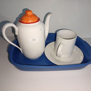 Lote siguiente: Tetera, Taza, Platillo y Fuente Azul