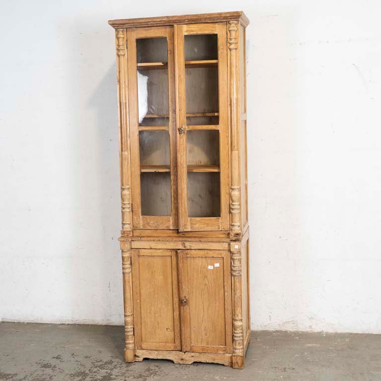 Mueble de Pinotea Antiguo en Dos Partes con Puertas de Vidrio