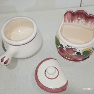Juego de Cerámica Rosa Decorada: Tetera, Base Calentadora, Pocillo y Recipiente - imagen 4