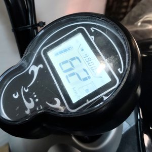 Scooter Eléctrica Tipo Vespa Negra Nueva con Batería de Litio y Cargador - imagen 6