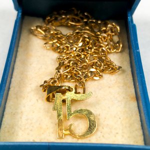 Cadena Enchapada con Dije "15" en Caja - imagen 2