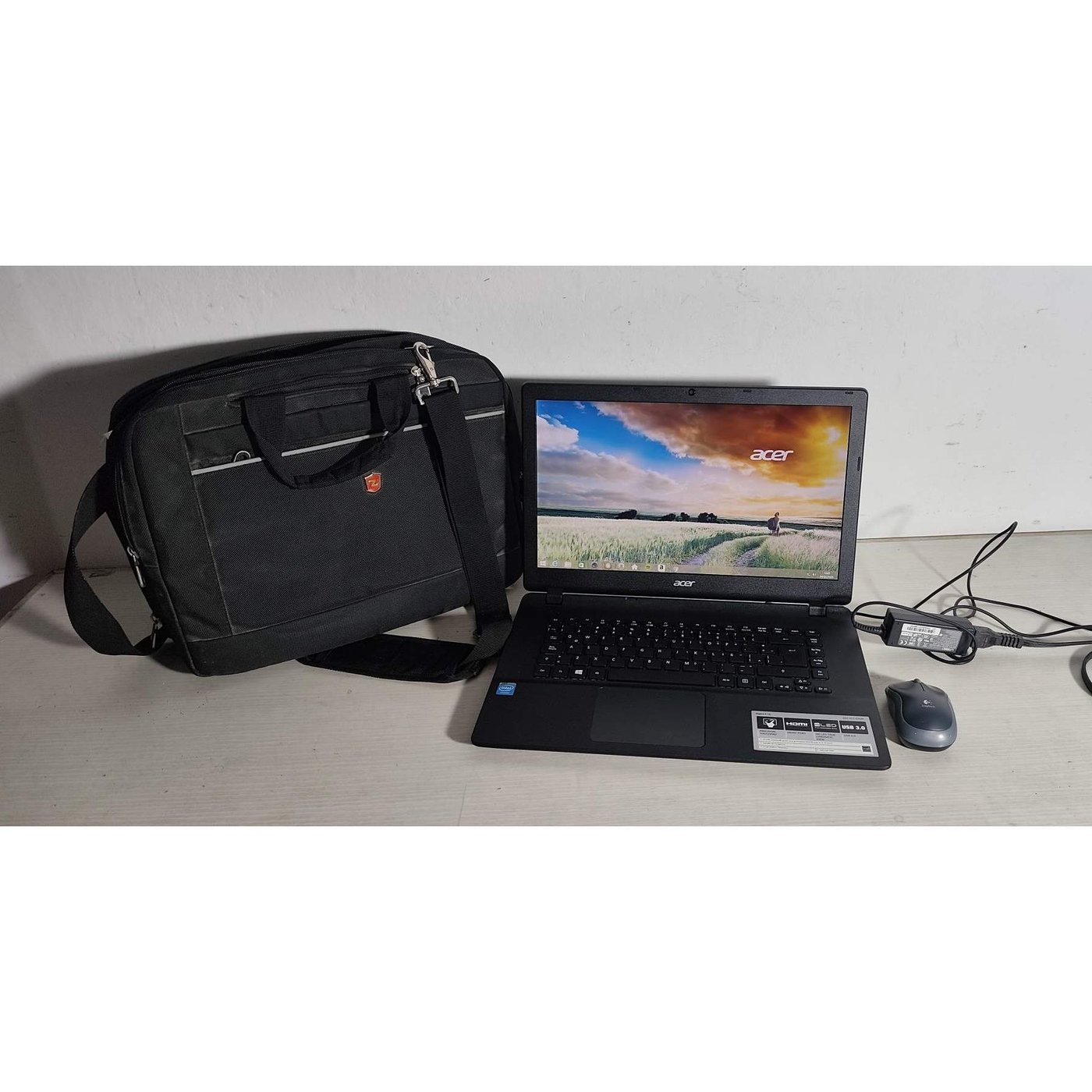 Notebook Acer Aspire E 15 con Pantalla 15.6" y Accesorios