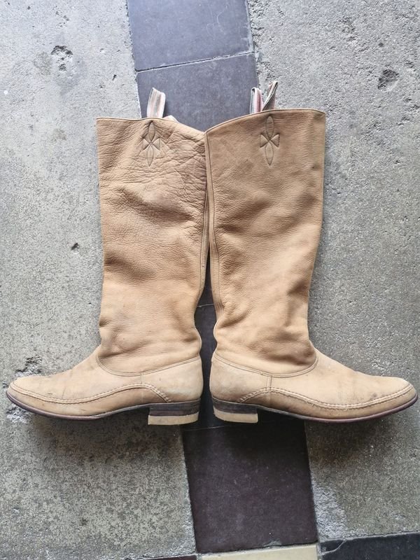 Botas de Cuero Claras Talle 44 con Costura Lateral