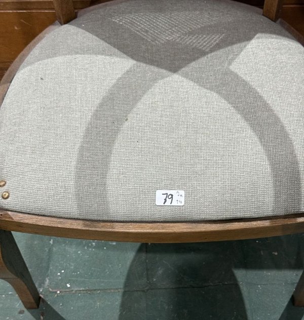 Silla Butaca Estilo Clásico en Madera de Roble y Tapizado Gris