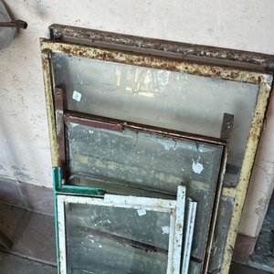 Lote siguiente: Lote de Banderolas Metálicas con Vidrio