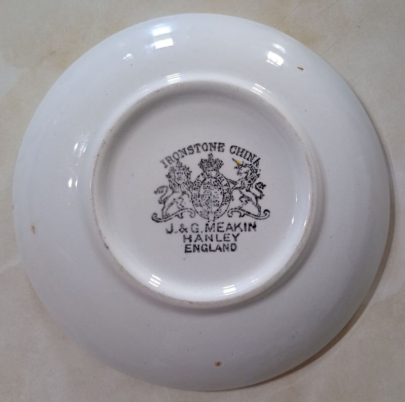 Plato de loza INGLESA, línea blanca J&G Meakin (usado como cenicero) - imagen 2