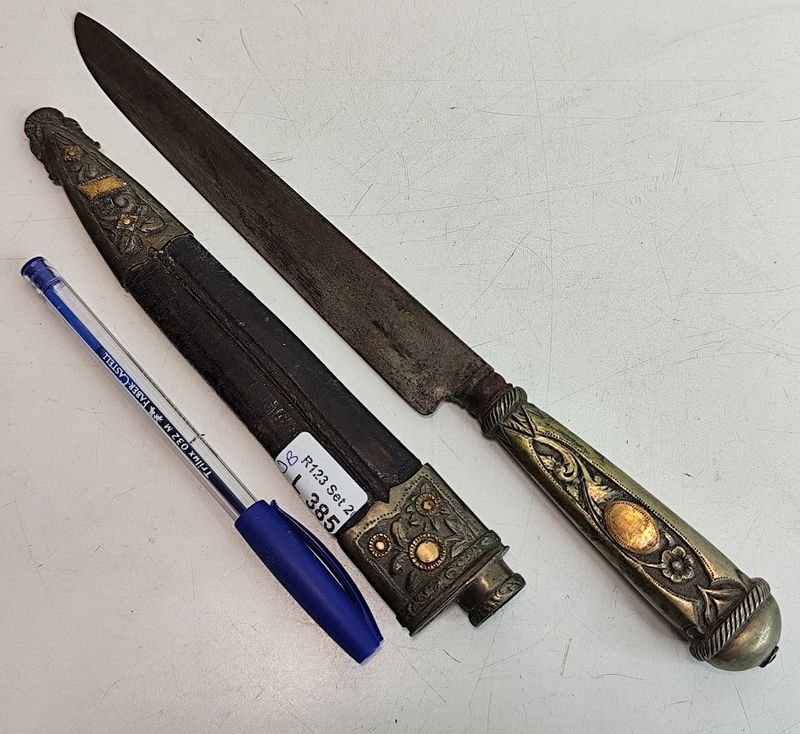 Cuchillo de Campo de Plata y Oro con Vaina de Cuero