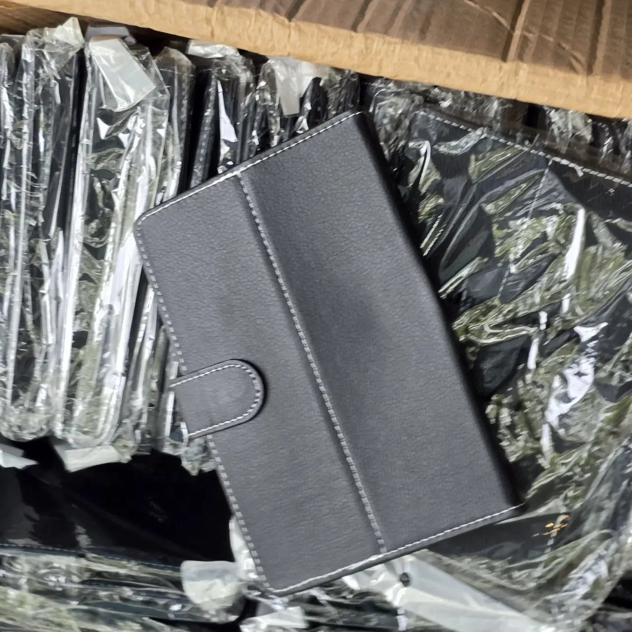 Caja con 100 estuches para tabletas - imagen 1