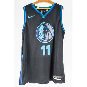 Lote siguiente: Camiseta de Básquetbol Negra "Irving 11" Talle XXL