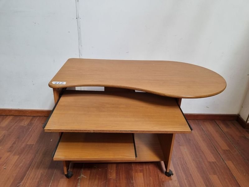 Esccritorio Con Rueditas Y Bandeja Deslizable - Mueble de Oficina - imagen 4