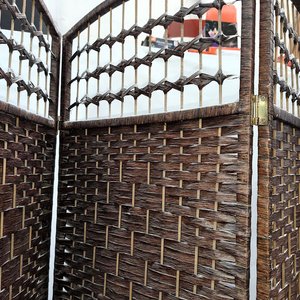 Biombo Marrón de 4 Hojas con Detalles de Mimbre y Estructura Metálica - imagen 3