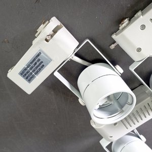 Lote de 3 Focos de Techo Blancos Nuevos en Caja - imagen 5