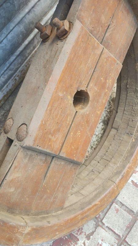 Polea de madera de algarrobo en buen estado - imagen 3