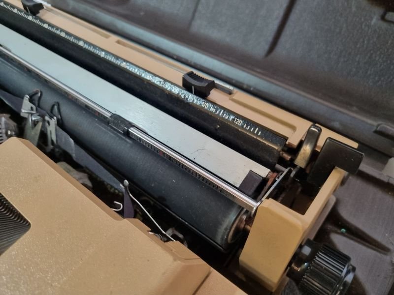 Máquinas de escribir antiguas y nuevas en venta - imagen 12