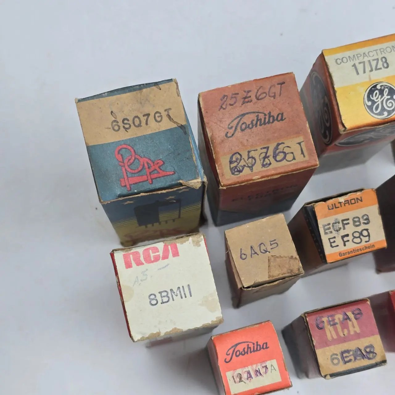 Item lote-22-valvulas-varias-x12 - Image 2