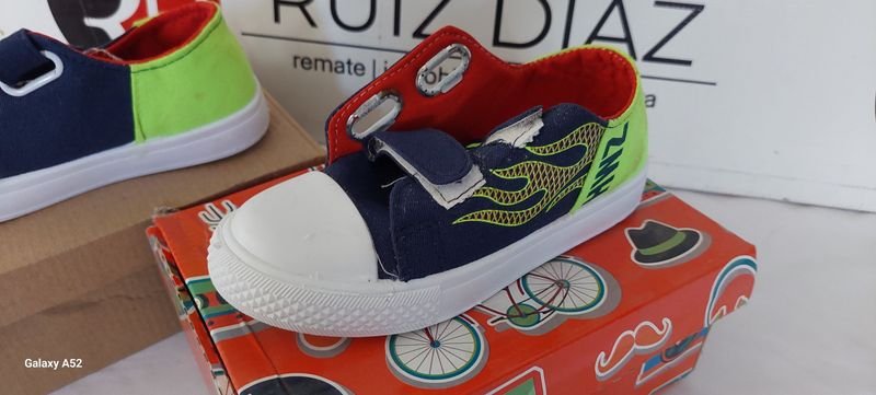 Calzado de Talle 31 en Excelente Condición - imagen 2
