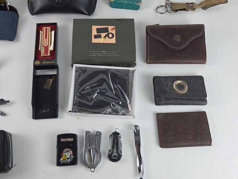 Gran lote de accesorios vintage para radios y encenderos - imagen 4