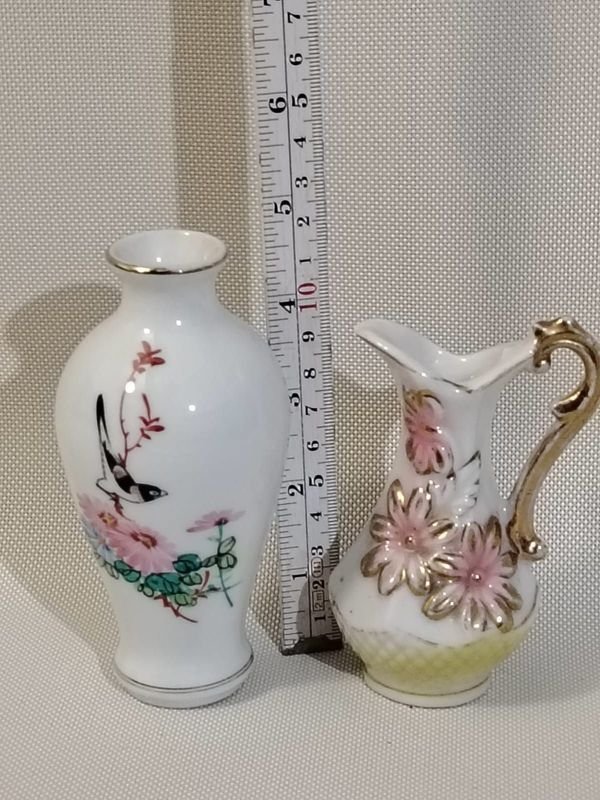 Lote de porcelana con florero y jarra - imagen 2