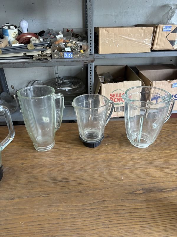 Lote siguiente: Vasos de licuadora de vidrio en buen estado