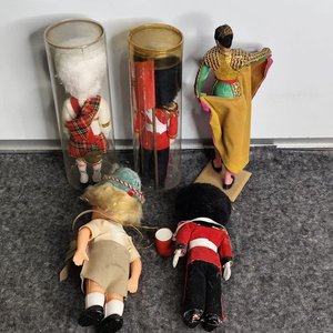 Lote de 5 Muñecos Importados: Escocés, Guardia Real, Torero y Dos Más - imagen 5