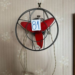 Lote siguiente: Ventilador Portátil Vintage con Rejilla Metálica y Aspas Rojas