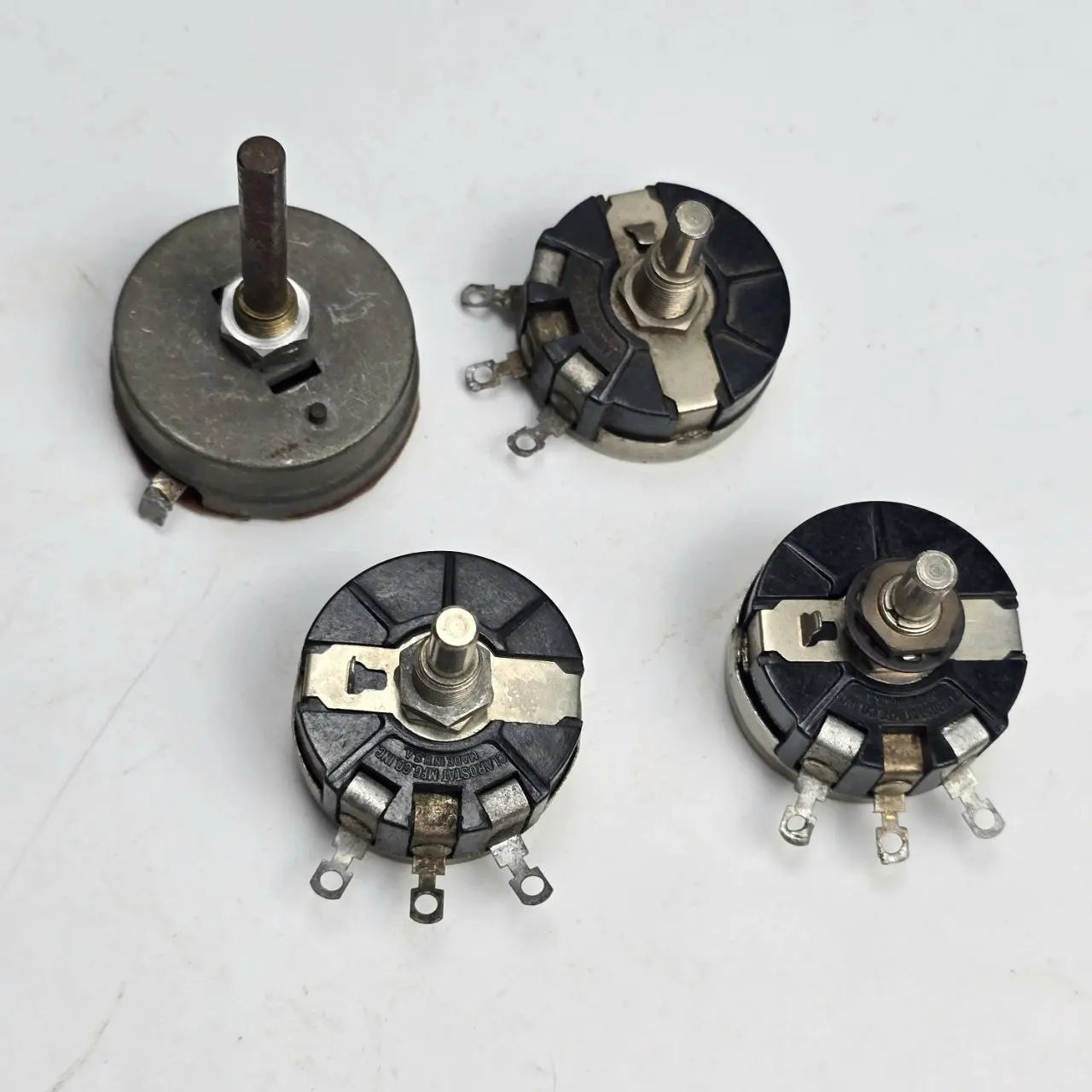 Item lote-16-recostados-varios - Image 1