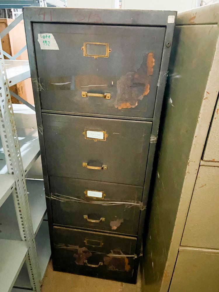 Lote siguiente: Archivador metálico verde de cuatro cajones