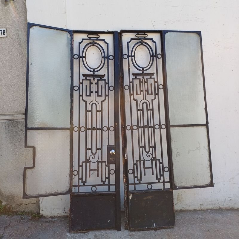 Puertas de hierro forjado antiguas, decorativas y con ventanas - imagen 6
