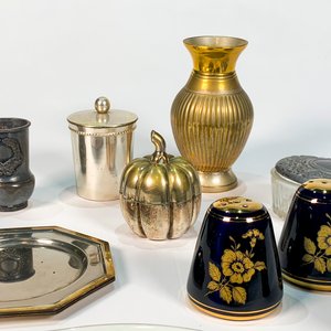 Lote de 14 Piezas: Posavasos, Floreros, Ceniceros y Más en Cerámica, Metal y Vidrio - imagen 2