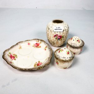 Conjunto de Porcelana Inglesa: Plato con Pimentero, Salero y Florero Floral - imagen 3