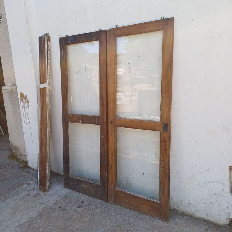 Puerta de madera con ventanas y marco desarmado - imagen 2