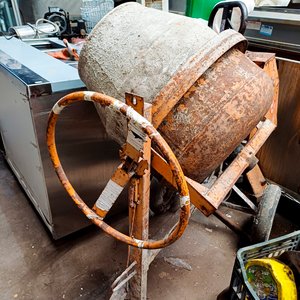 Hormigonera Naranja con Motor (No Funciona) - imagen 2