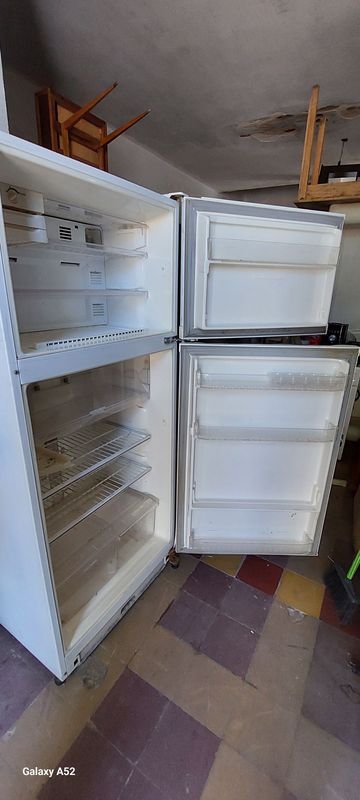 Refrigerador blanco con congelador - imagen 4